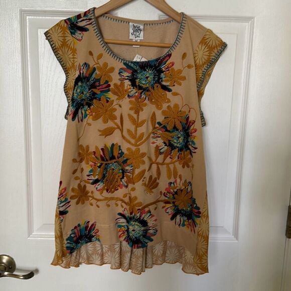 ivy jane Tops - Ivy Jane Gold Print Cap Sleeve Embroidered Top, Size M,  NWT, Boho